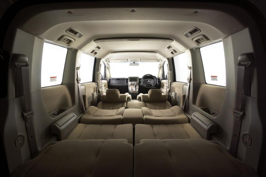  Mitsubishi Delica 2007 года  (фото 2 из 23)